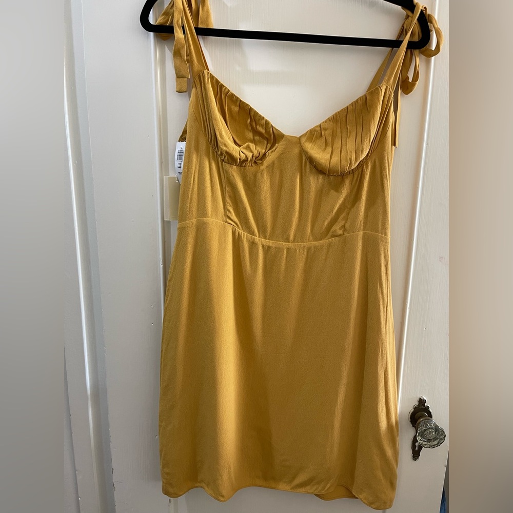 Aritzia tie up dress